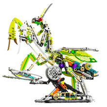 Mechanical Mantis – MJI 13055 motorised building set – assembled mechanical mantis (lime green) on its black base, on a white background