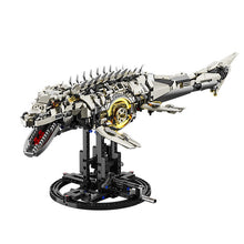Mechanical Mosasaurus – MJI 13100 motorised building set – assembled mechanical mosasaurus on its round stand, on a white background