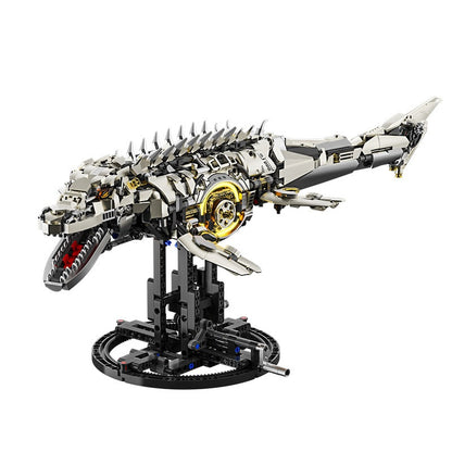 Mechanical Mosasaurus – MJI 13100 motorised building set – assembled mechanical mosasaurus on its round stand, on a white background