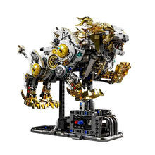 Mechanical Lion – MJI 13090 motorised building set – assembled mechanical lion (white/gold) on its stand, on a white background