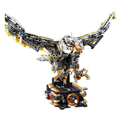 Mechanical Eagle – MJI 13084 motorised building set – assembled mechanical eagle, wings spread, on black/bronze base, front view on a white background