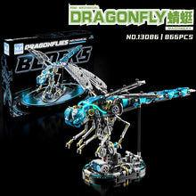 Mechanical Dragonfly – MJI 13086 motorised building set – assembled model in front of its retail box