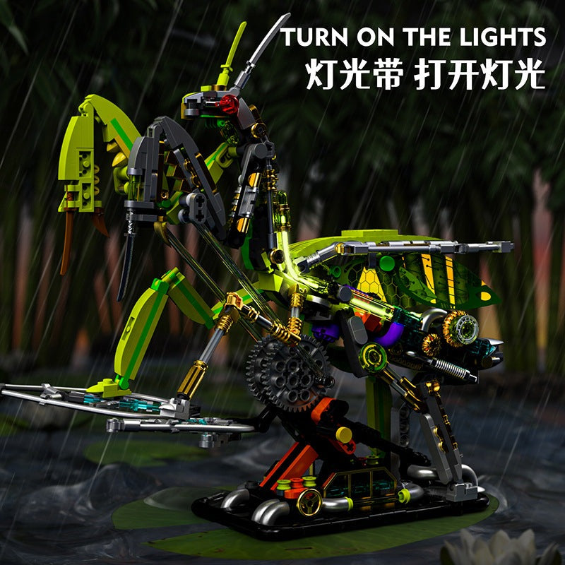 Mechanical Mantis – MJI 13055 motorised building set – mantis with lights on, dark forest backdrop