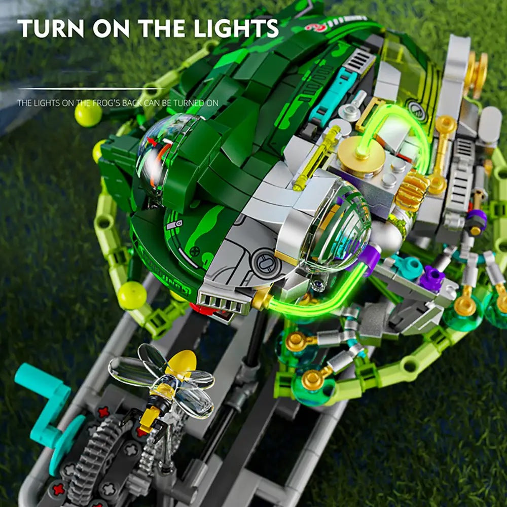 Semi-Mechanical Frog – MJI 13058 motorised building set – close-up of the lit green light tube on the mechanical side