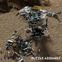 Mechanical Piranha – MJI 13092 motorised building set – piranha with a pile of loose parts beside it