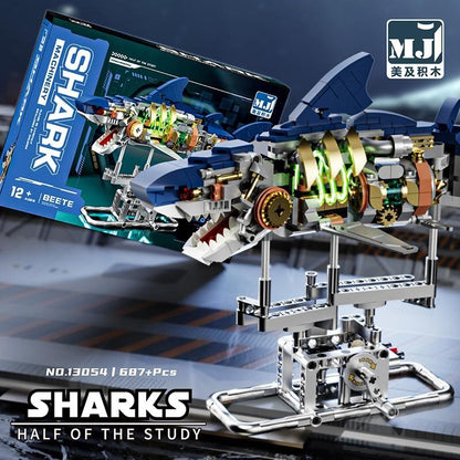 Mechanical Shark – MJI 13054 motorised building set – assembled model next to its retail box
