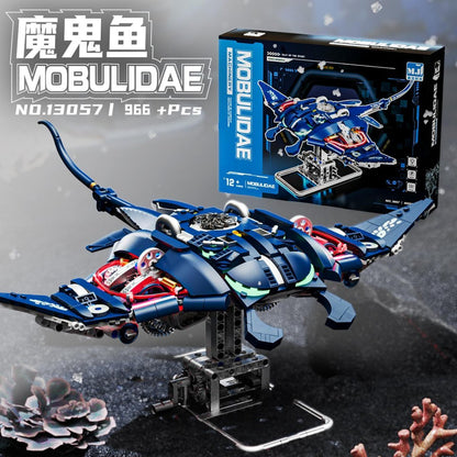 Mechanical Manta Ray – MJI 13057 motorised building set – assembled model next to its retail box