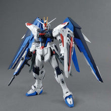 Bandai MG 1/100 Freedom Gundam Ver.2.0 Model Kit