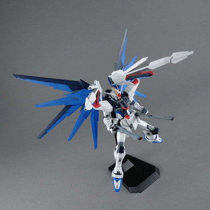 Bandai MG 1/100 Freedom Gundam Ver.2.0 Model Kit