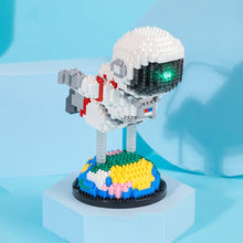 Floating Astronaut – Balody 18361 micro block set – side view with the LED visor lit