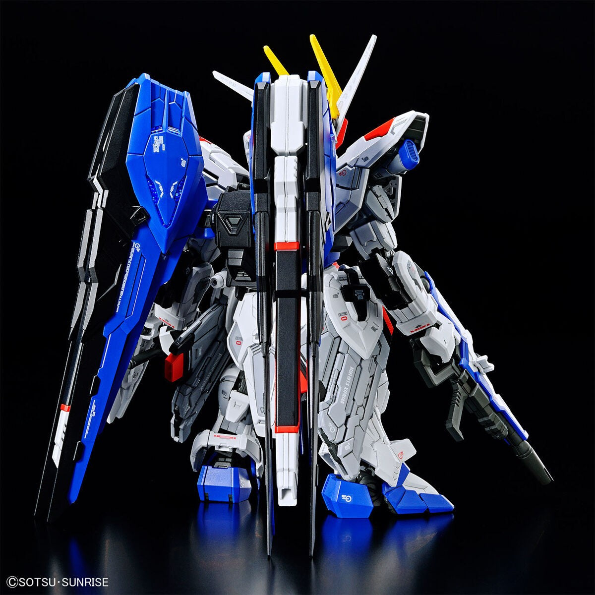 MGSD Freedom Gundam – Bandai – side