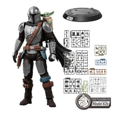Din Djarin & Grogu – Blokees Star Wars Champion Class 05 – assembled model with Grogu, runners and display stand