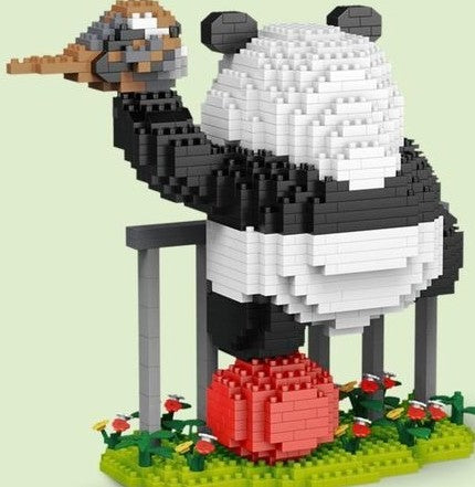 Panda Jailbreak – CLC 6757 micro block set – back view of the assembled panda