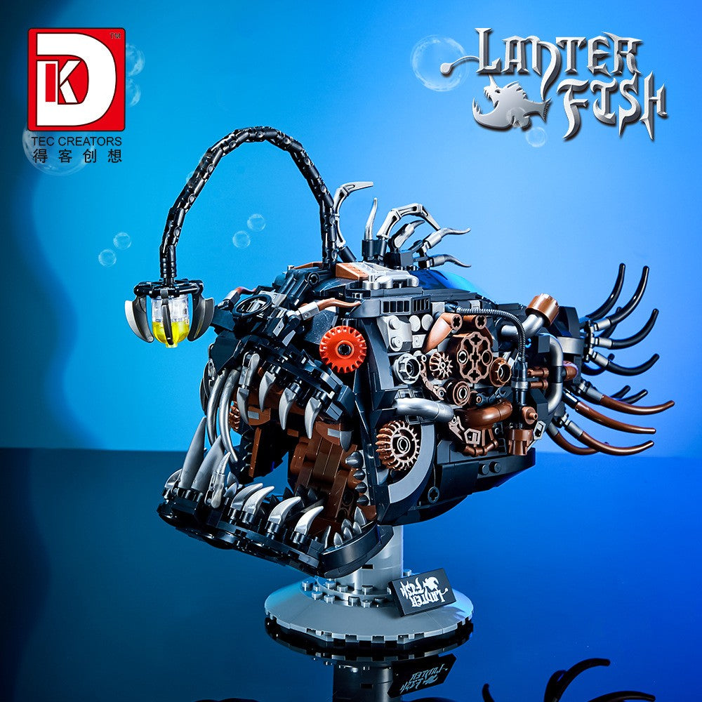 Mechanical Lantern Fish – DK 7042 building set – front view with the lantern
