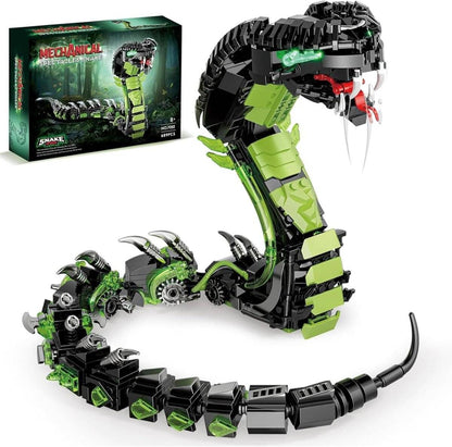 Mechanical Spectacled Cobra – DK 7052 building set – assembled mechanical cobra next to its retail box