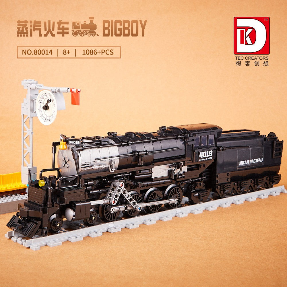 Big Boy Steam Locomotive – DK 80014 building set – side view on the track section
