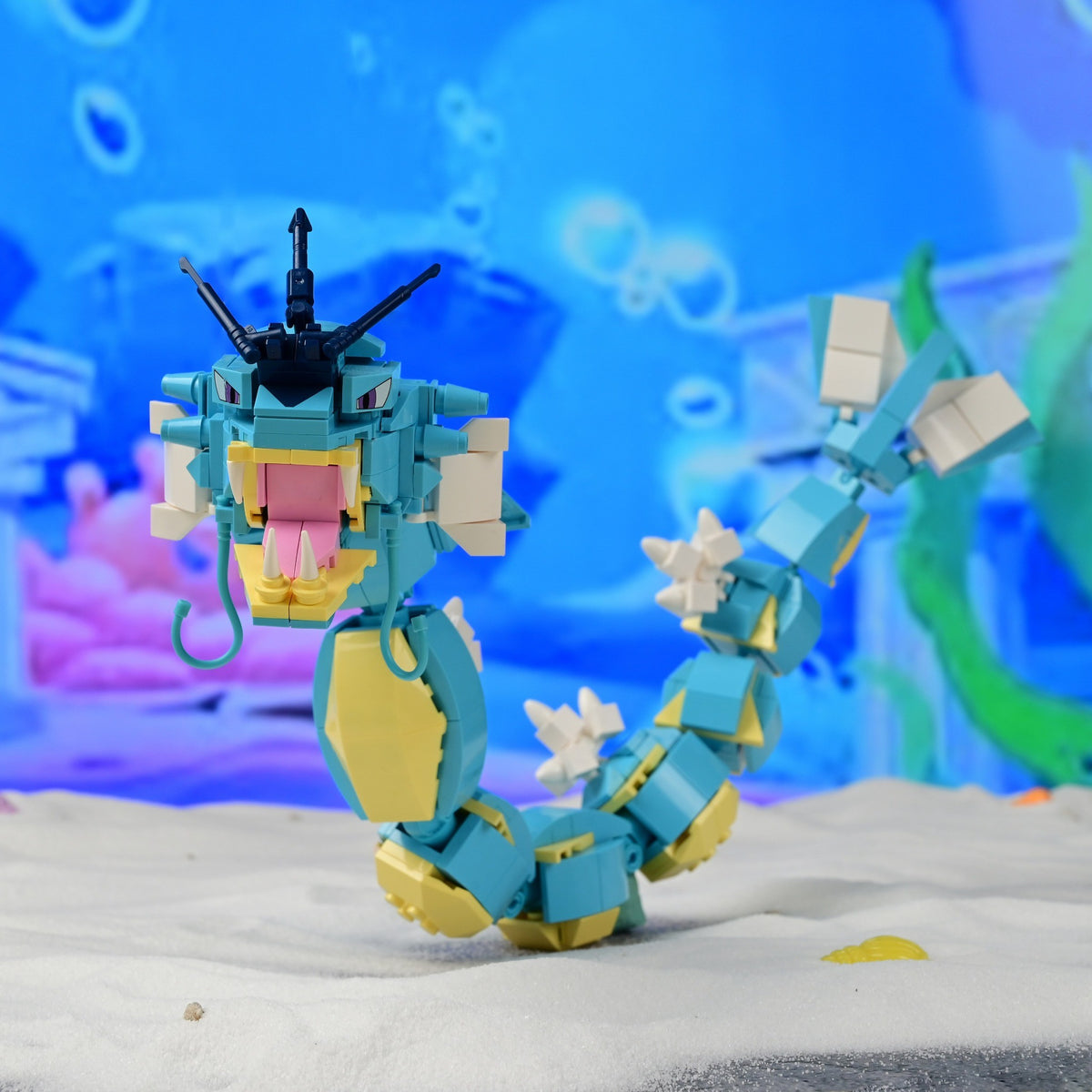 Gyarados – Keeppley B0110 Pokémon building set – assembled model in an underwater setting