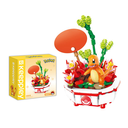 Charmander – Keeppley K20218 Pokémon building set – assembled model next to the retail box