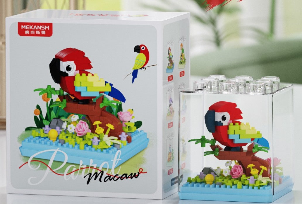 Macaw – MEKANSM K394 micro block set – retail box and the assembled macaw in its dust cover