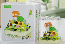 Caique – MEKANSM K395 micro block set – retail box and the assembled caique in its dust cover
