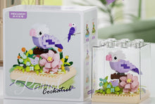 Cockatiel – MEKANSM K396 micro block set – retail box and the assembled cockatiel in its dust cover