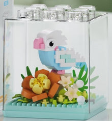 Lovebird – MEKANSM K398 micro block set – assembled lovebird in the clear dust cover