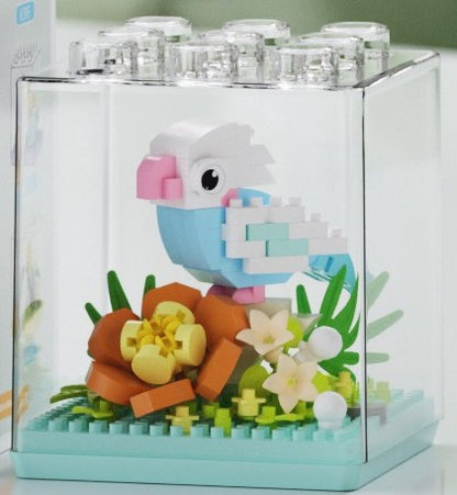 Lovebird – MEKANSM K398 micro block set – assembled lovebird in the clear dust cover