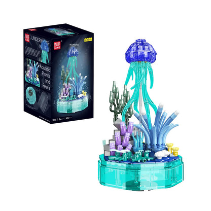 Jellyfish Music Box – Mould King 10101 building set – assembled music box next to its retail box