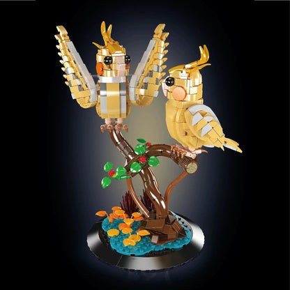 Black-Capped Lory – Mould King 10150 building set – assembled model on a dark background