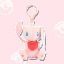 Mew – Potdemiel Pokémon heart plush keychain – styled view