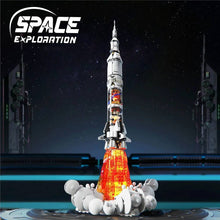Space Rocket – TUOMU T3006 building set – artwork of the assembled rocket