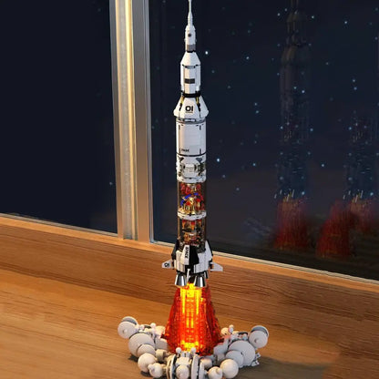 Space Rocket – TUOMU T3006 building set – assembled rocket with lights on