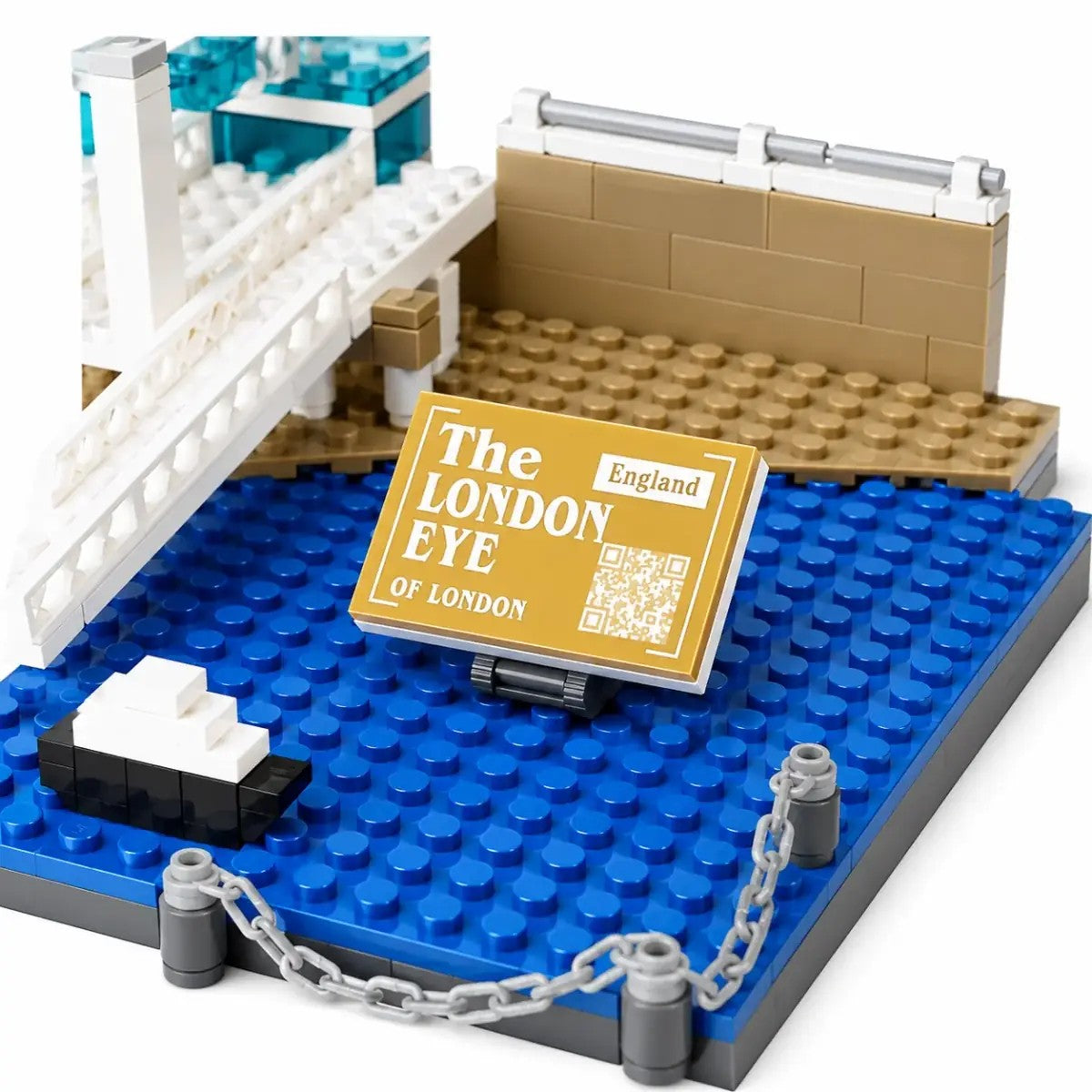 The London Eye – WANGE 6215 architecture building set – close-up of the base with name plate and riverboat