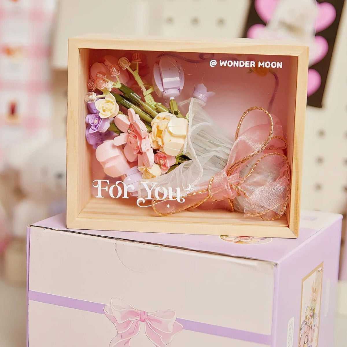 Wonder Moon 804216 The Gorgeous Blooms flower case – assembled in front of box